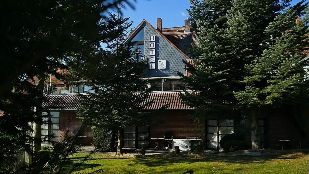 Hotel Restaurant Landluft Aerzen Buitenkant foto